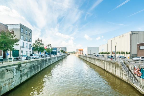 Vue sur les quai de Mariemont et de l'Industrie