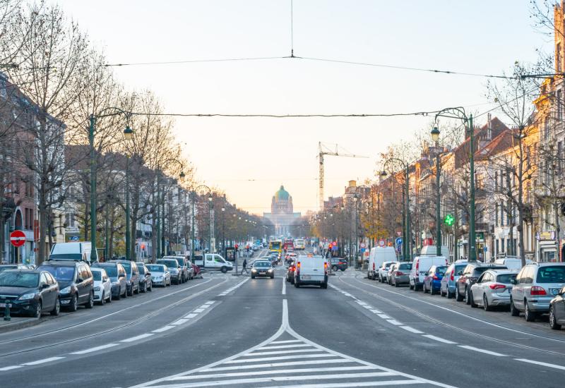 Vue de la basilique de Koekelberg à partir du boulevard Léopold II