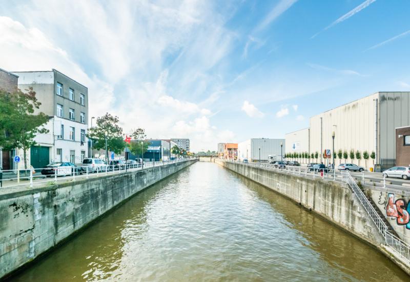 Vue sur les quai de Mariemont et de l